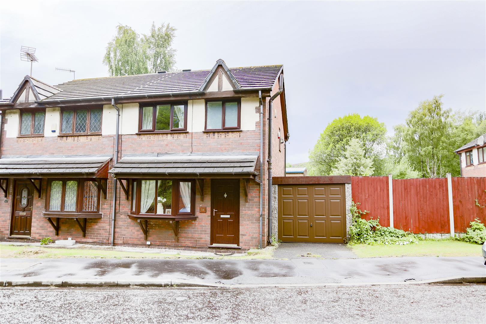 3 Bed Semi-detached House For Sale - Main Image